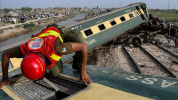 पाकिस्तान रेल दुर्घटनामा जीवन गुमाउने ३० पुग्यो